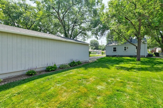 5613 College Ave, Des Moines, IA 50310 - view of green lawn