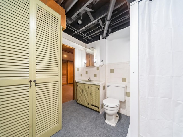 3303 Ashwood Dr, Urbandale, IA 50322 - full bathroom featuring tile walls, vanity, curtained shower, and a wainscoted wall