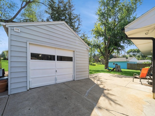 3303 Ashwood Dr, Urbandale, IA 50322 - detached garage featuring driveway
