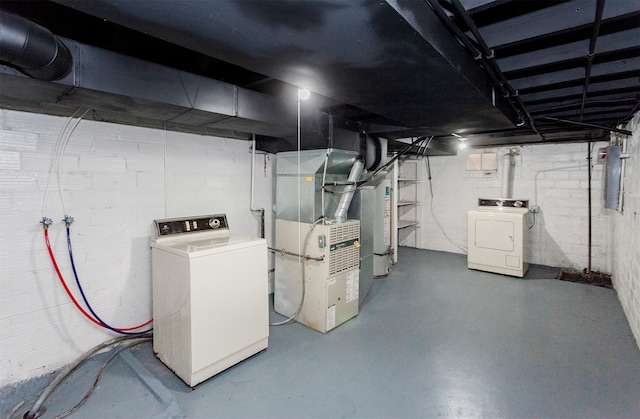 910 30th St, Des Moines, IA 50312 - unfinished basement featuring heating unit, washer and clothes dryer, and water heater