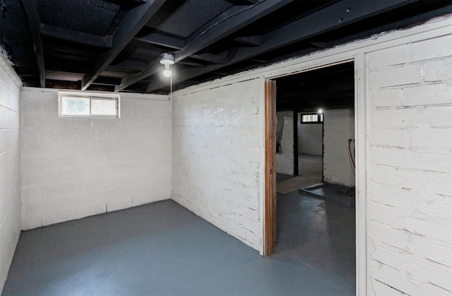 910 30th St, Des Moines, IA 50312 - view of below grade area
