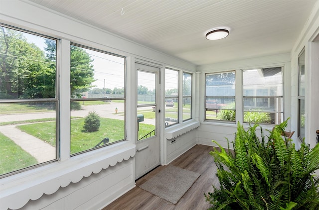 910 30th St, Des Moines, IA 50312 - view of unfurnished sunroom
