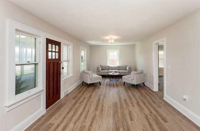 910 30th St, Des Moines, IA 50312 - living area with light wood-style flooring