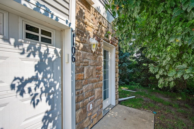 8302 Westown Pkwy Unit 7106, West Des Moines, IA 50266 - view of exterior entry featuring stone siding