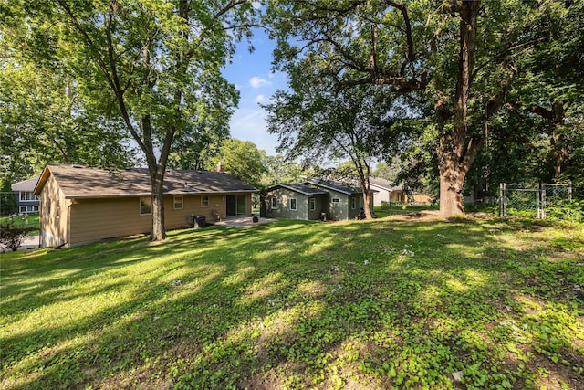 3312 Kinsey Ave, Des Moines, IA 50317 - view of yard with a gate and a patio