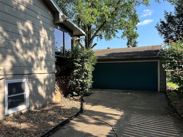 1016 1st St NW, Altoona, IA 50009 - garage with driveway