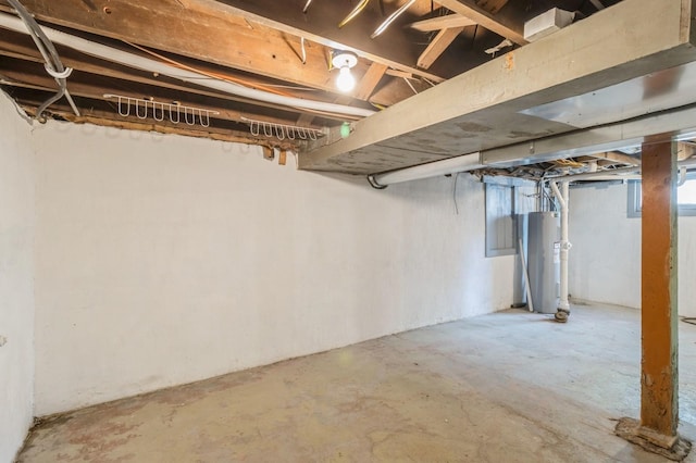 1141 Douglas Ave, Des Moines, IA 50313 - below grade area featuring water heater