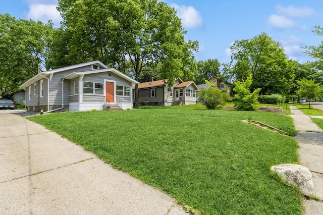 1141 Douglas Ave, Des Moines, IA 50313 - view of front of house featuring entry steps, a front lawn, and driveway