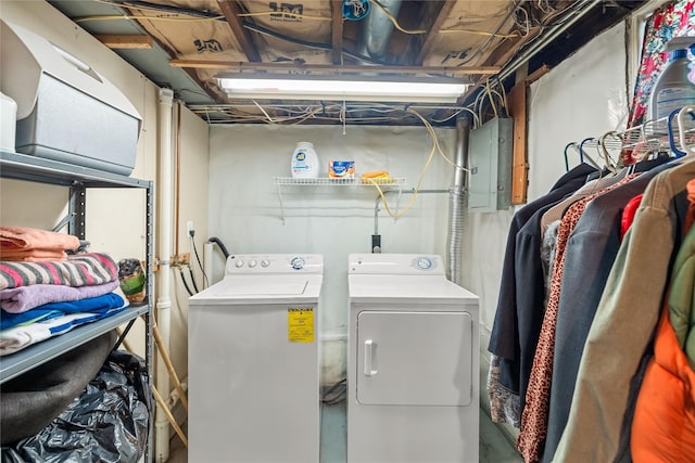 4104 1st St, Des Moines, IA 50313 - laundry area with washer and clothes dryer and electric panel