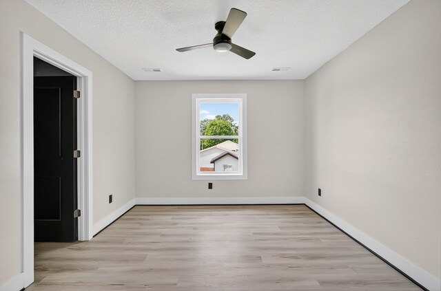 1218 Mccormick St, Des Moines, IA 50316 - spare room featuring light wood-style floors and a ceiling fan