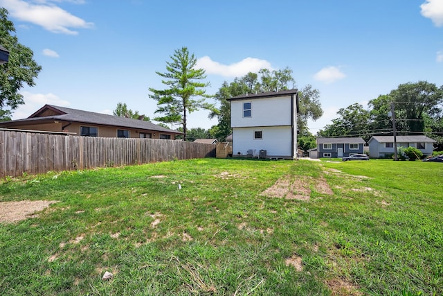 1218 Mccormick St, Des Moines, IA 50316 - view of yard
