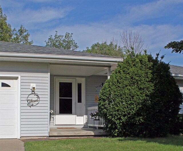 311 W View Dr, Osceola, IA 50213 - property entrance with covered porch and a garage