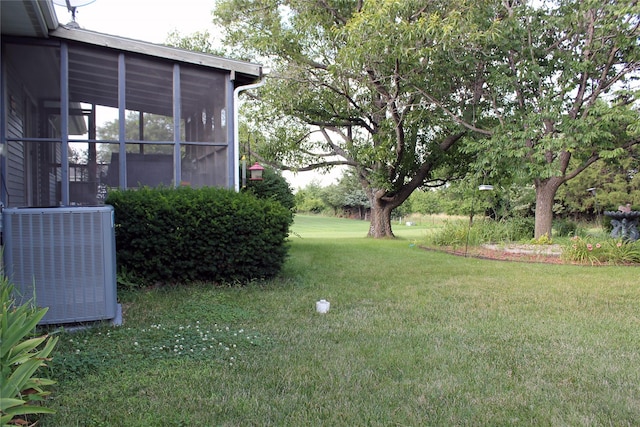 311 W View Dr, Osceola, IA 50213 - view of green lawn featuring a sunroom