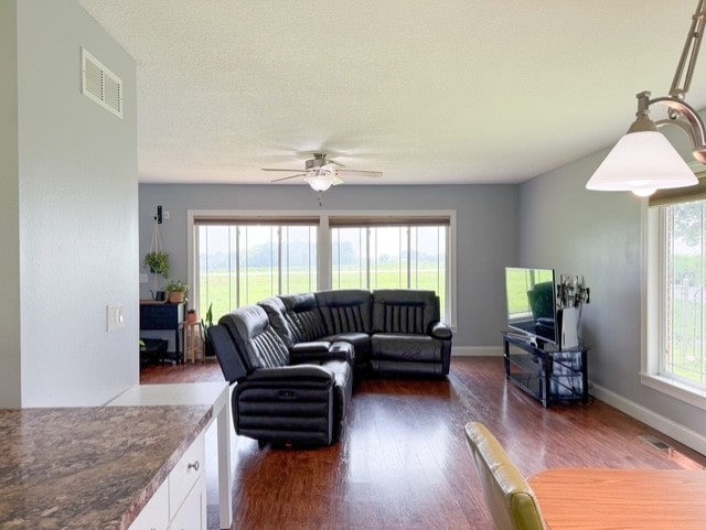 2660 E Payton Ave, Des Moines, IA 50320 - photo 3