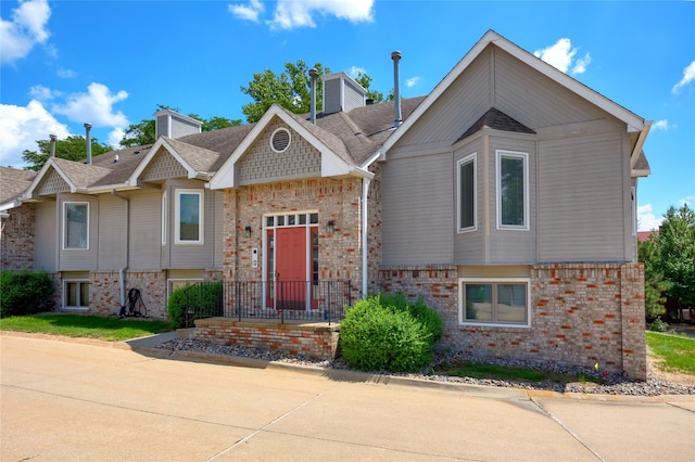 8178 Dellwood Dr, Urbandale, IA 50322 - photo 1