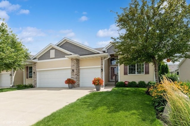 10218 Coventry Cir, Johnston, IA 50131 - photo 2