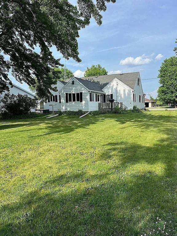 510 Garfield Ave, Farnhamville, IA 50538 - photo 2