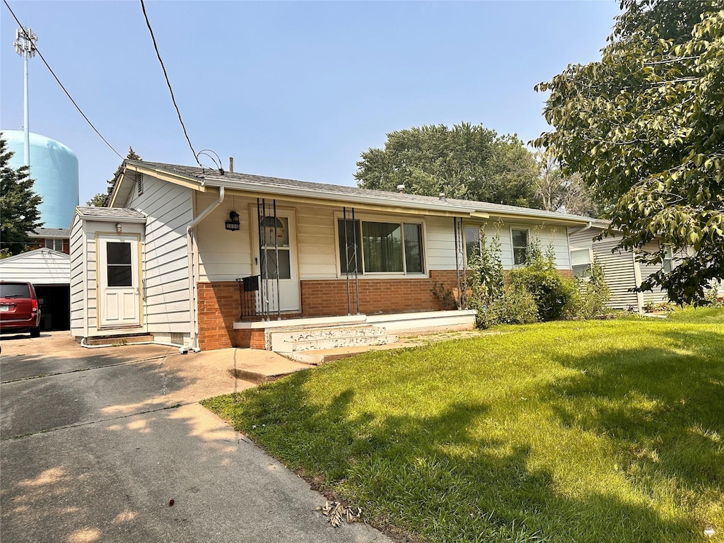 2608 Grandview Ave, Des Moines, IA 50317 - photo 1