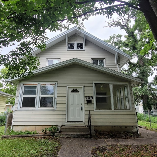 709 Oak Park Ave, Des Moines, IA 50313 - photo 1