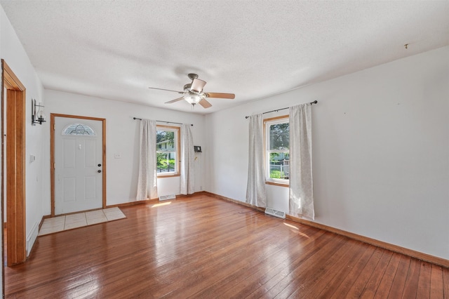 2330 E 40th St, Des Moines, IA 50317 - photo 15