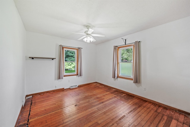2330 E 40th St, Des Moines, IA 50317 - photo 25