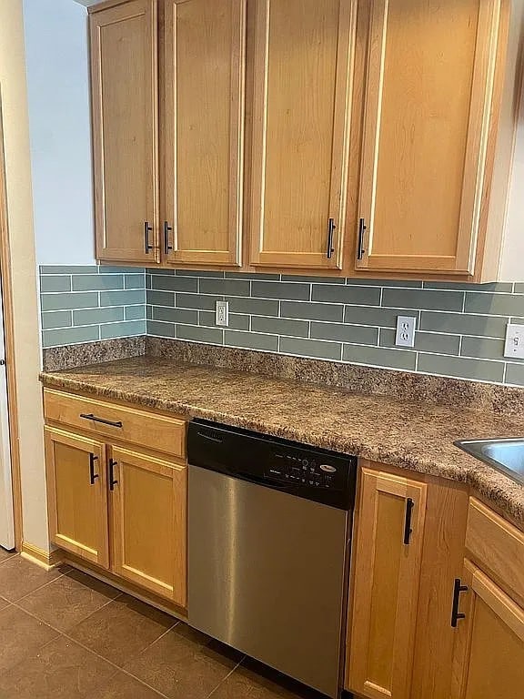 2900 SE Glenstone Dr Unit 402, Grimes, IA 50111 - photo 2