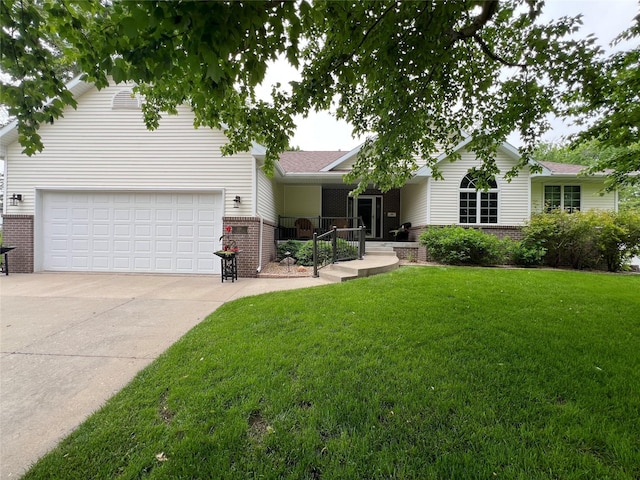 1121 Woodland Dr, Newton, IA 50208 - photo 1