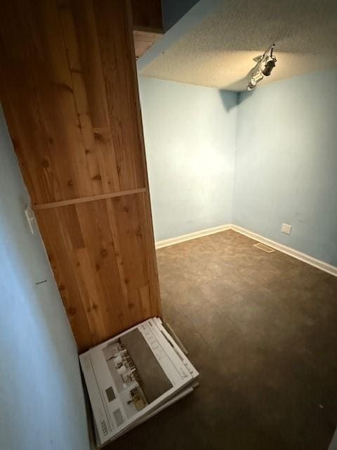 1649 Capitol Ave, Des Moines, IA 50316 - photo 23