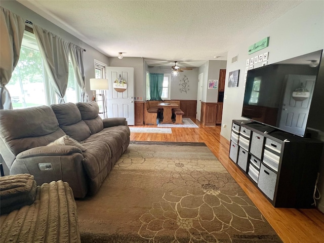 808 E 14th St S, Newton, IA 50208 - photo 3
