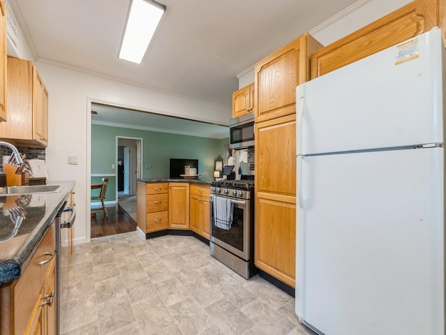 3937 39th St, Des Moines, IA 50310 - photo 10