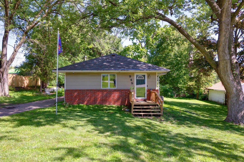 945 NW Aurora Ave, Des Moines, IA 50313 - photo 1