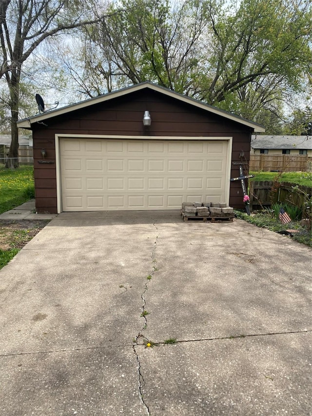 1317 E 28th St, Des Moines, IA 50317 - photo 2
