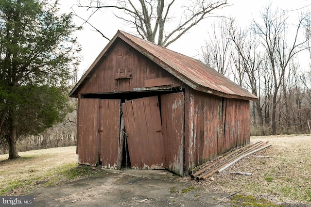 view of outbuilding