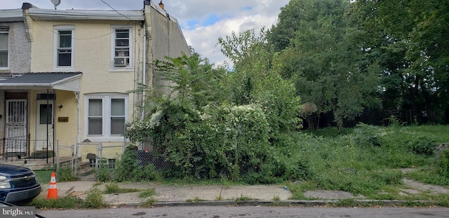 Listing photo 2 for 6065 N Beechwood St, Philadelphia PA 19138