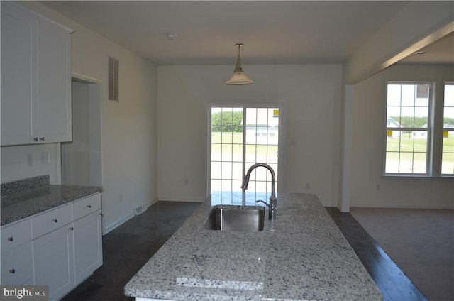 kitchen with plenty of natural light, sink, dark wood-type flooring, and a kitchen island with sink