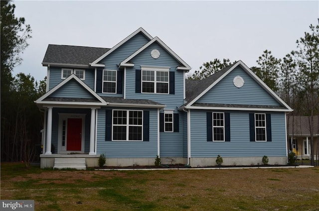 view of front of property featuring a front yard