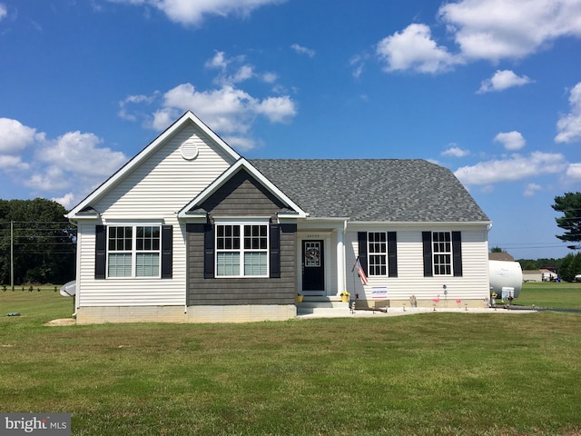 view of front facade featuring a front lawn