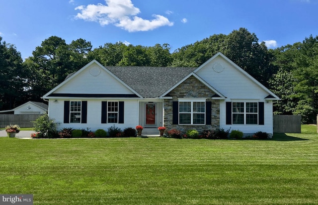 ranch-style house featuring a front yard