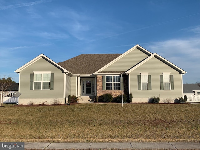 view of front facade featuring a front yard