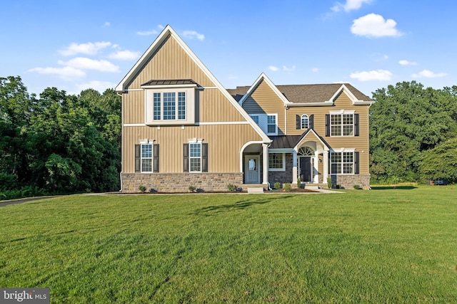 view of front of property featuring a front yard