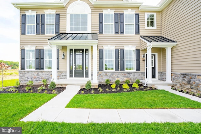 view of front of property featuring a front yard