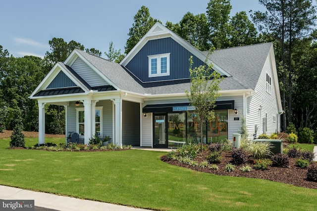 view of front facade featuring a front yard and covered porch