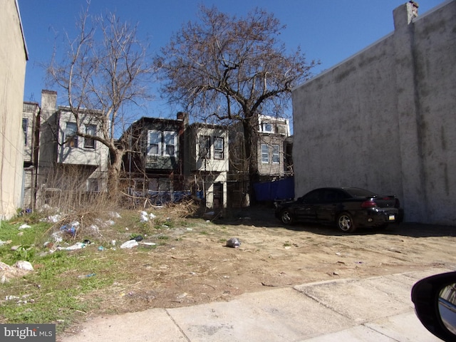 Listing photo 3 for 2417 N Natrona St, Philadelphia PA 19132