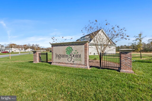 community sign with a lawn