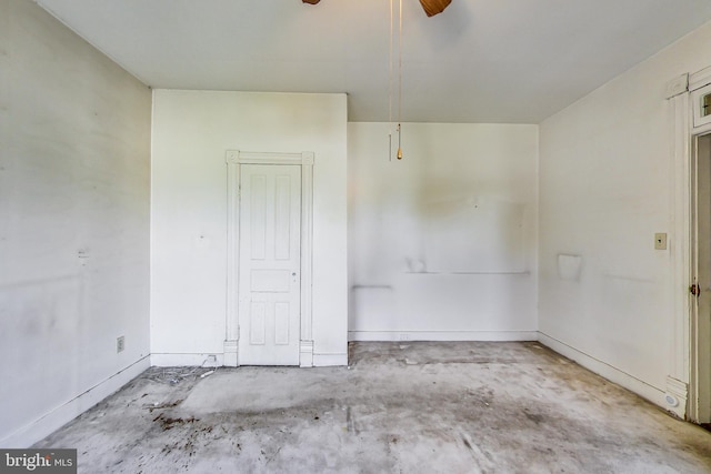 empty room featuring ceiling fan