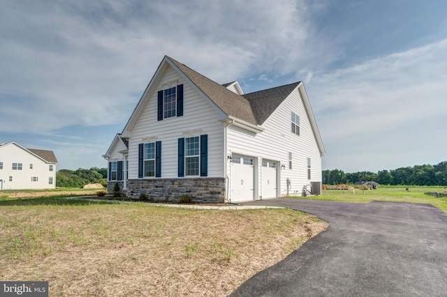 view of front of property featuring a front yard and a garage