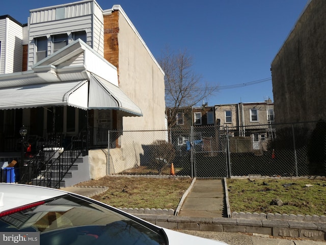 Listing photo 3 for 531 S Redfield St, Philadelphia PA 19143