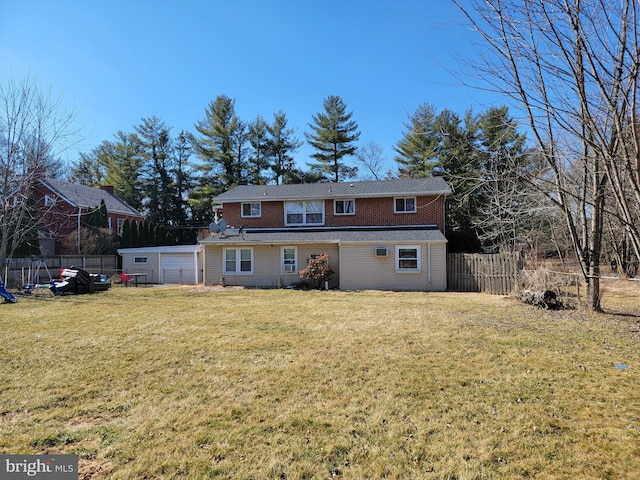 view of front of property featuring a front yard