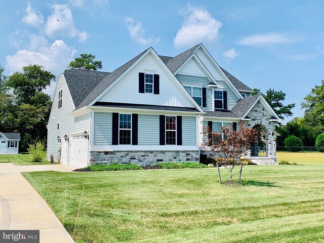 craftsman-style home featuring a front lawn