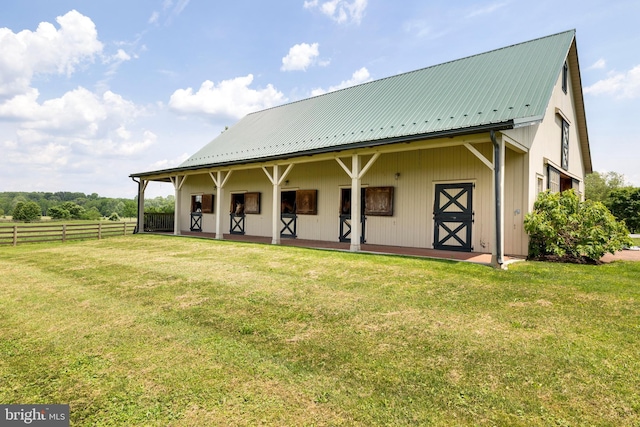 back of house featuring a lawn